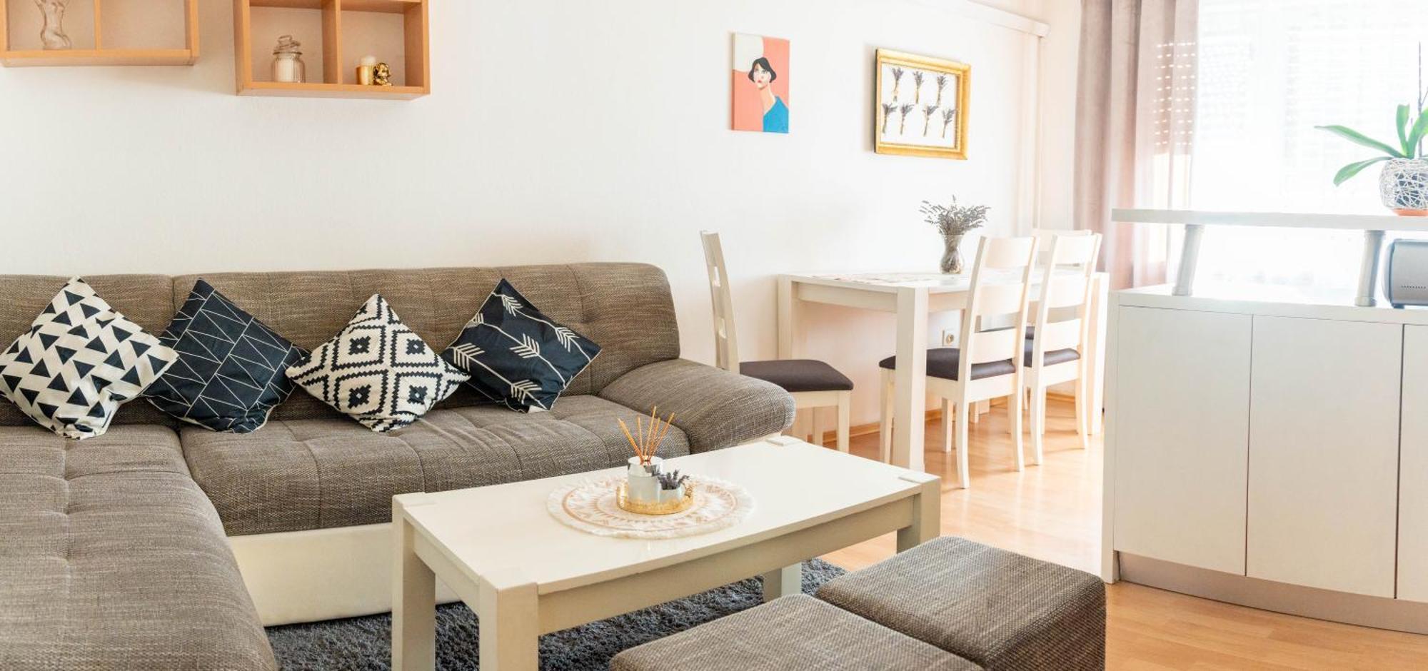 Apartman Lili Knin Exterior foto