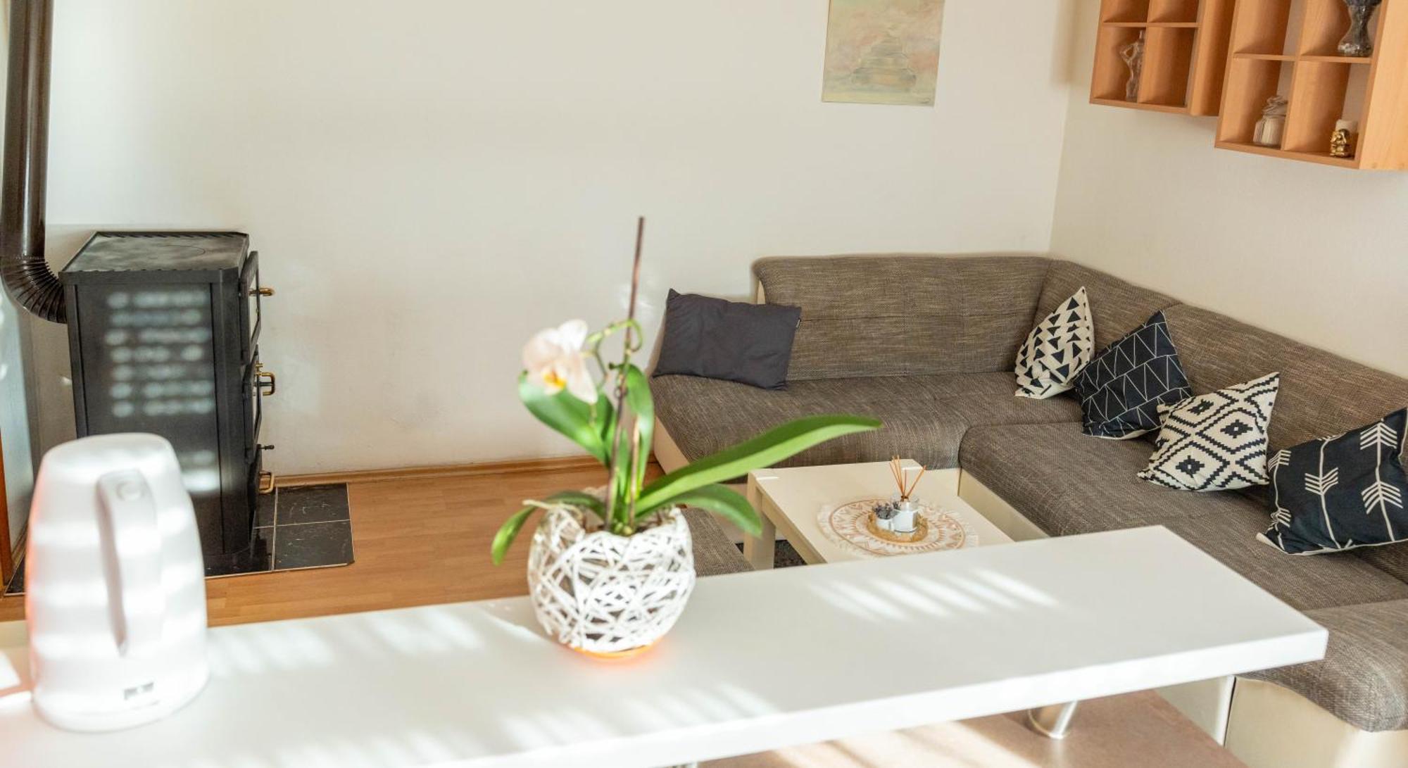 Apartman Lili Knin Exterior foto