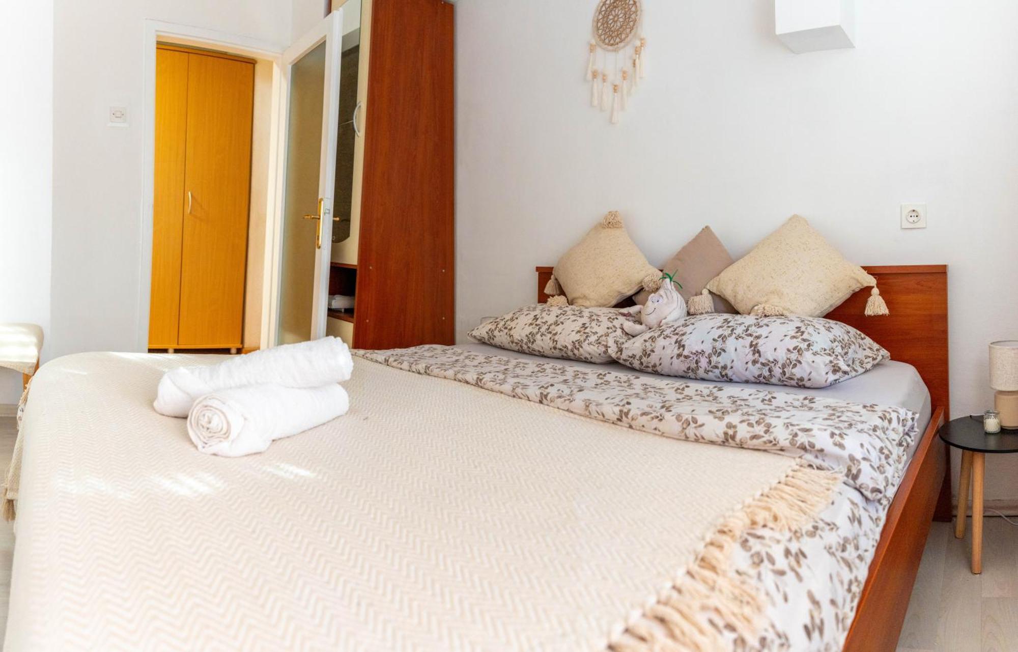 Apartman Lili Knin Exterior foto