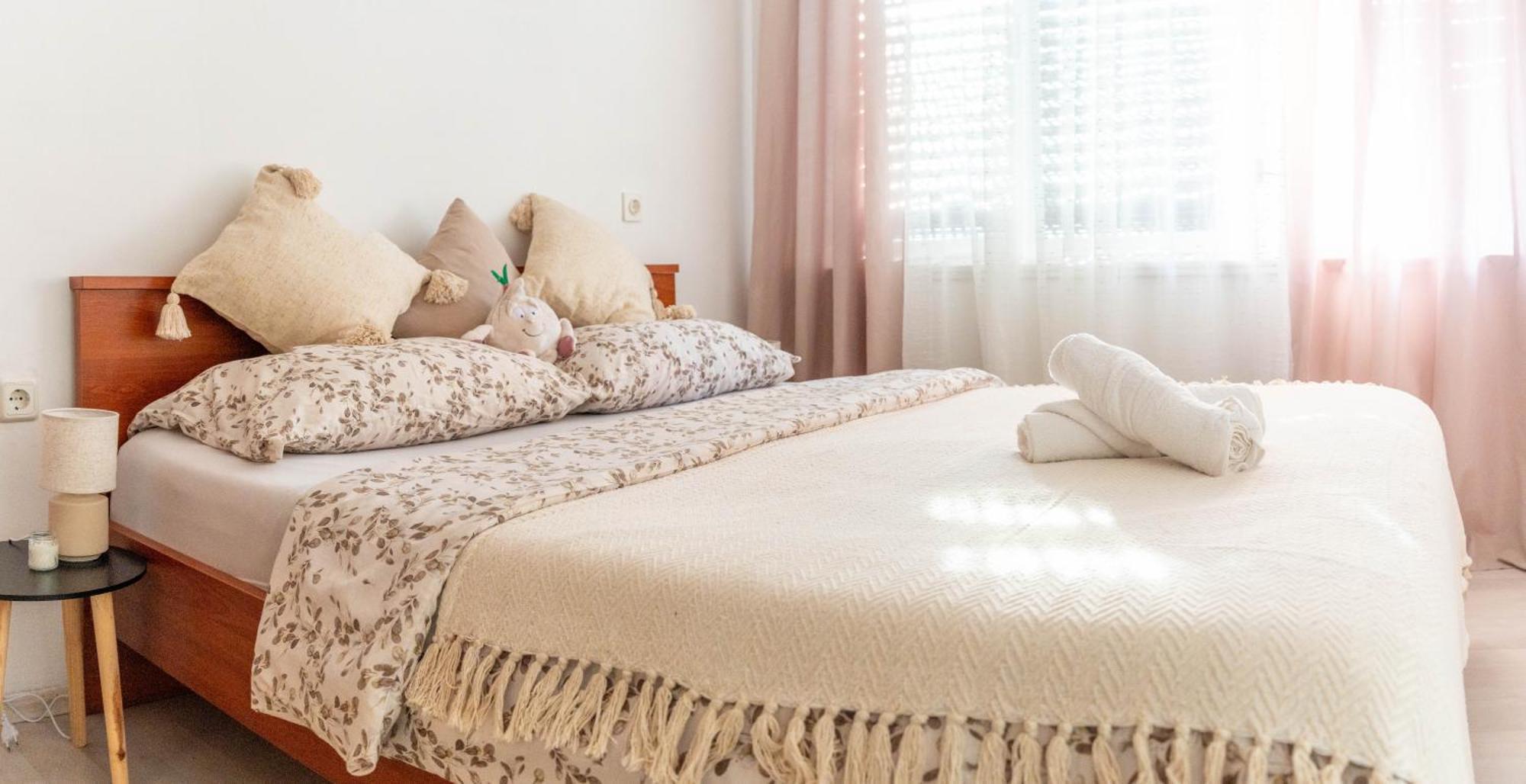 Apartman Lili Knin Exterior foto